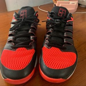 NIKE Zoom Tennis Shoes